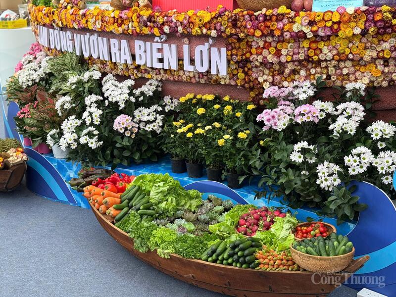 Các sản phẩm nông nghiệp công nghệ cao của tỉnh Lâm Đồng được bảo quản nghiêm ngặt nhằm phục vụ cho Hội chợ.