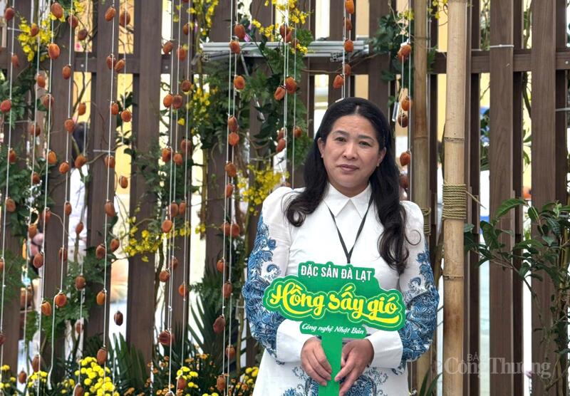 Bà Cao Thị Thanh, Phó Giám đốc Sở Công Thương Lâm Đồng tại Hội chợ.