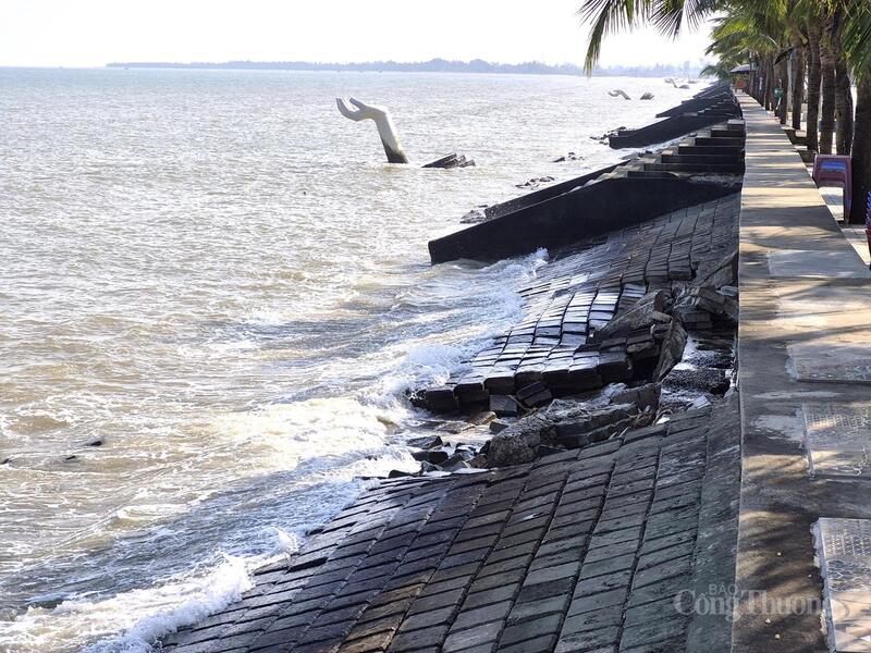 Theo người dân địa phương, cơn bão số 5 tuy có gây thiệt hại nhưng chưa nặng nề lắm. Nhưng khi bão số 10 đổ bộ thì sóng lớn, dồn liên tục vào bờ kè, sóng cao tận ngọn dừa nên nhiều đoạn bê tông đã bị đánh gãy nát