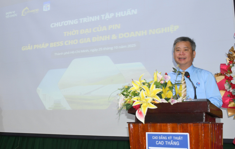 TS. Lê Đình Kha - Hiệu trưởng Trường Cao đẳng Kỹ thuật Cao Thắng. Ảnh: Minh Khuê.