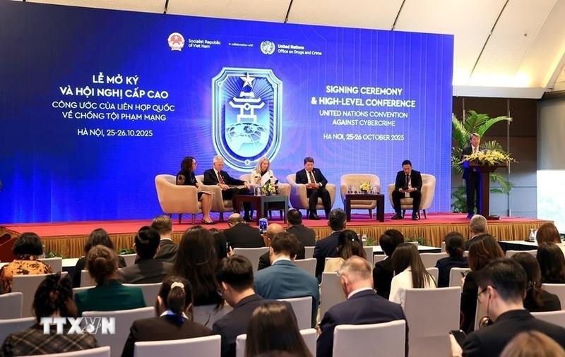 Quang cảnh một phiên tọa đàm trong khuôn khổ Lễ mở ký và Hội nghị cấp cao Công ước của Liên hợp quốc về Chống tội phạm mạng. Ảnh: TTXVN.