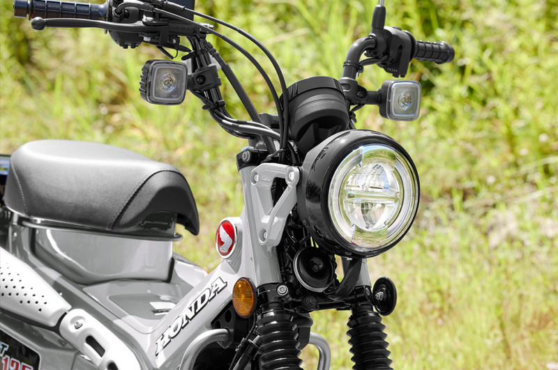 Honda CT125 ra mắt khách Việt với thiết kế giữ trọn nét cổ điển, bao gồm đèn pha dạng LED hình tròn, khung xe chắc chắn. Ảnh: Honda việt Nam