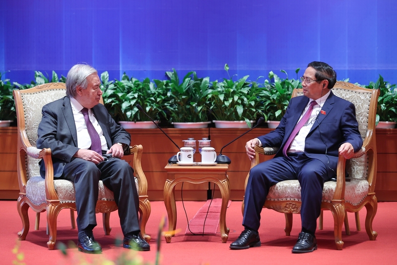 Thủ tướng Phạm Minh Chính hội kiến với Tổng Thư ký Liên Hợp Quốc António Guterres nhân chuyến thăm chính thức Việt Nam và tham dự Lễ mở ký Công ước về phòng, chống tội phạm mạng. Ảnh: VGP/Nhật Bắc