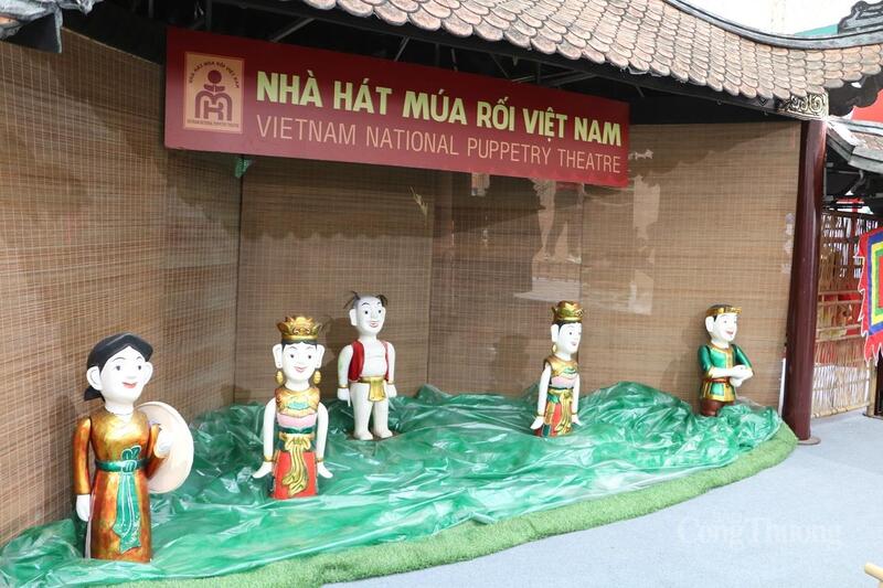 Khu trưng bày, biểu diễn nghệ thuật múa rối tại Hội chợ Mùa Thu lần thứ nhất - 2025. Ảnh: Phong Lâm