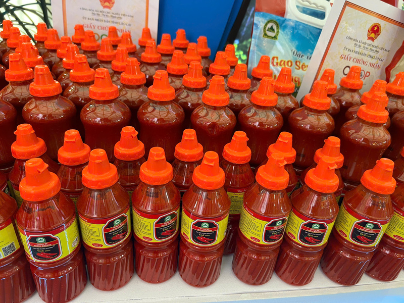 Tương ớt Mường Khương, một sản phẩm được nhiều người tiêu dùng yêu thích của tỉnh Lào Cai. Ảnh: Thanh Thảo.
