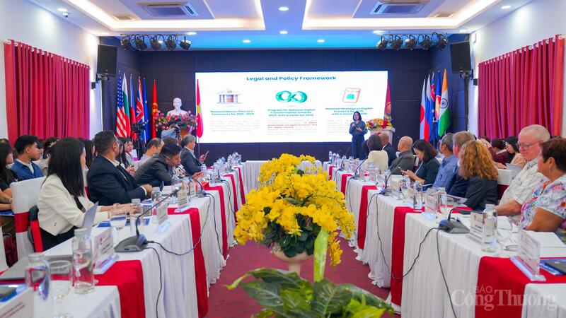 Thương mại điện tử phát triển mạnh mẽ tại Việt Nam. Ảnh: NH