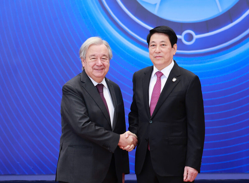 Chủ tịch nước Lương Cường và Tổng Thư ký Liên Hợp Quốc Antonio Guterres tại Lễ mở ký Công ước Hà Nội trong sáng 25/10.
