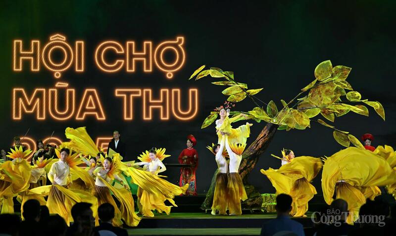 Hội chợ Mùa Thu lần thứ nhất - năm 2025 khai mạc vào tối nay ngày 25/10. Ảnh: Nam Nguyễn.