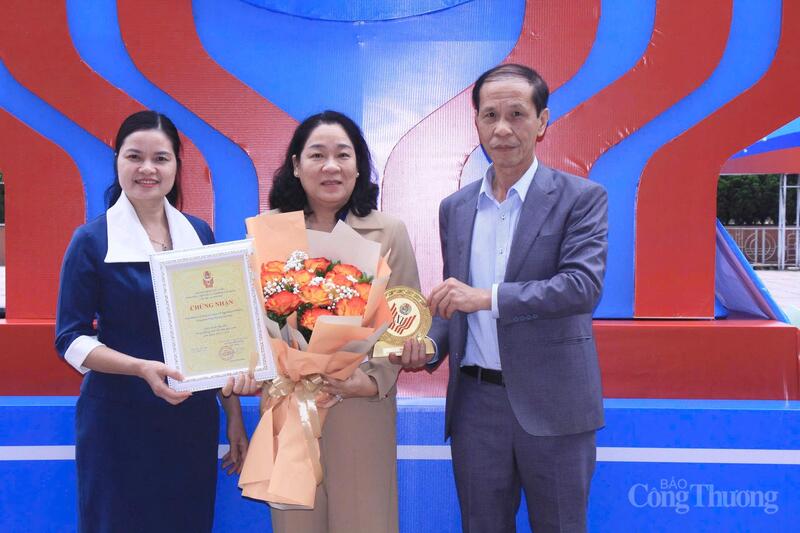Công đoàn Công ty Cổ phần Tập đoàn Intimex được ghi nhận là một trong những tập thể xuất sắc nhất của ngành Công Thương trong phong trào thi đua yêu nước giai đoạn 2020 - 2025.