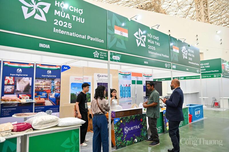 Gian hàng của doanh nghiệp Ấn Độ tham gia tại Hội chợ Mùa Thu lần thứ nhất - năm 2025.