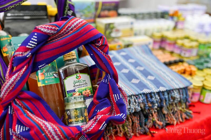 Điểm hẹn giao thương từ các gian hàng quốc tế tại Hội chợ Mùa Thu - 9