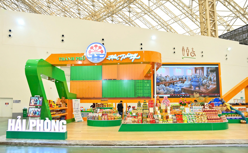Các gian hàng của các tỉnh, thành phố trên cả nước đã sẵn sàng cho thời khắc khai mạc.