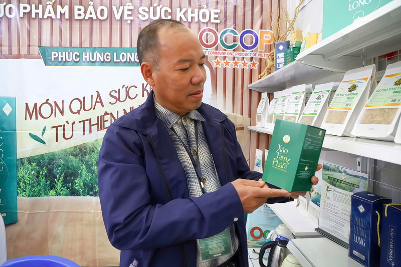 Gian hàng dược liệu của Công ty TNHH Dược liệu Tâm An tại Hội chợ Mùa Thu.