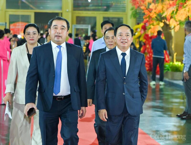 Lễ khai mạc còn có sự tham dự của lãnh đạo các bộ, ngành, địa phương.