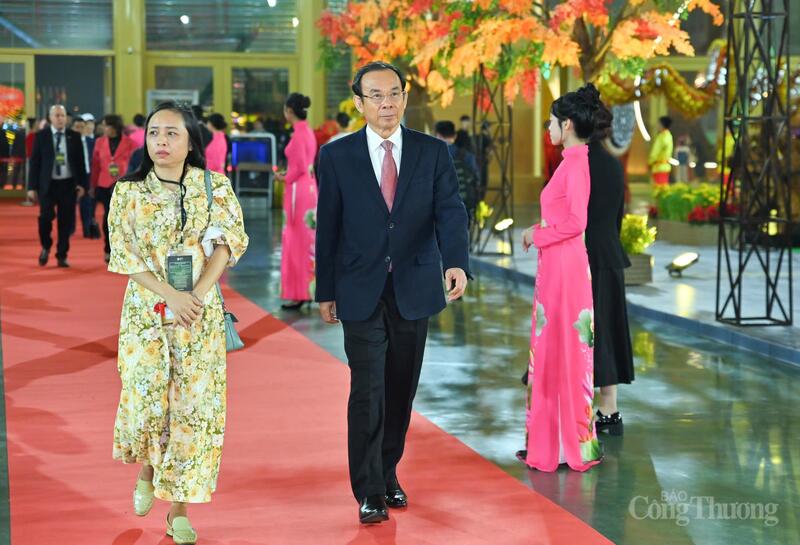 Chùm ảnh: Lễ khai mạc Hội chợ Mùa Thu tối 25/10 - 6