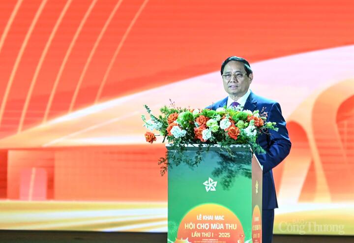 Phát biểu khai mạc Hội chợ, Thủ tướng Phạm Minh Chính nhấn mạnh, Hội chợ Mùa Thu lần thứ nhất - 2025 không chỉ mở ra không gian kết nối mới mà còn là nơi “khởi nguồn sáng tạo"