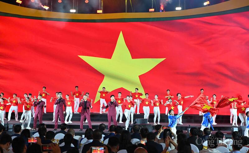 Chùm ảnh: Lễ khai mạc Hội chợ Mùa Thu tối 25/10 - 23
