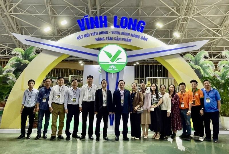 Đoàn công tác tỉnh Vĩnh Long dự khai mạc Hội chợ Mùa Thu lần thứ nhất - năm 2025.