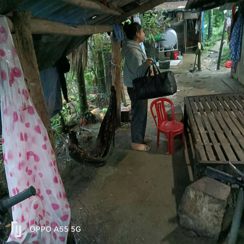Người dân phải di dời khẩn cấp ra khỏi vùng nguy hiểm. Ảnh: ĐPCC
