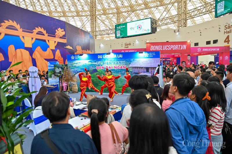 Các hoạt động hấp dẫn tại gian hành du lịch các địa phương. Ảnh: Nam Nguyễn