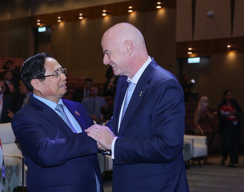 Thủ tướng Phạm Minh Chính gặp Chủ tịch Liên đoàn Bóng đá Thế giới (FIFA) Gianni Infantino. Ảnh: VGP