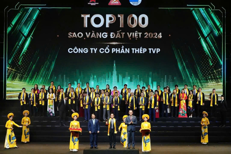 Công ty Cổ phần Thép TVP tiếp tục ghi dấu ấn trong ngành công nghiệp thép Việt Nam khi vinh dự đạt Top 100 Sao Vàng Đất Việt 2024. Ông Nguyễn Tuấn Khanh - Giám đốc kinh doanh thay mặt công ty nhận giải thưởng danh giá này