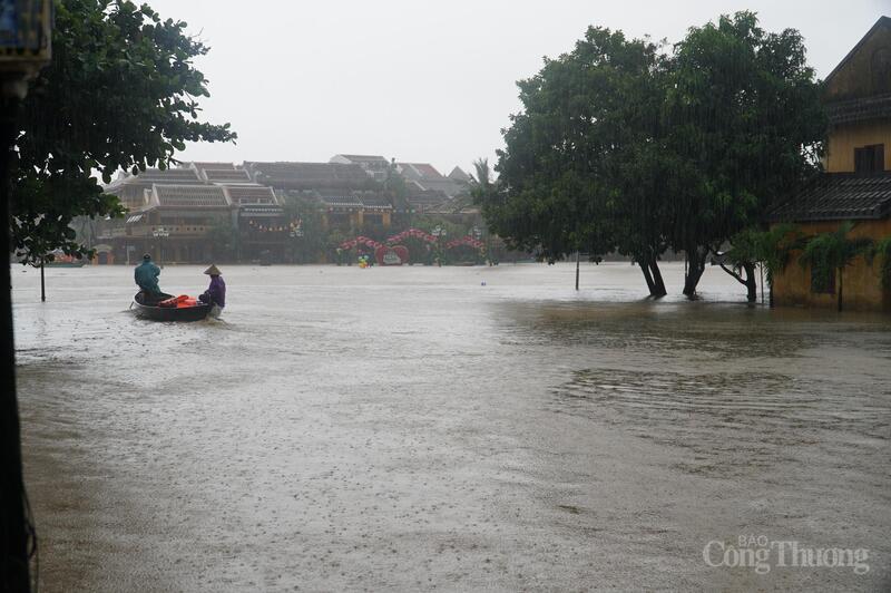 Trong 2 ngày 26/10 và 27/10 trên địa bàn TP. Đà Nẵng có mưa lớn diện rộng, kéo dài ở khu vực miền núi gây sạt lở nghiêm trọng, nước đổ về hạ du gây ngập diện rộng ở vùng trũng.