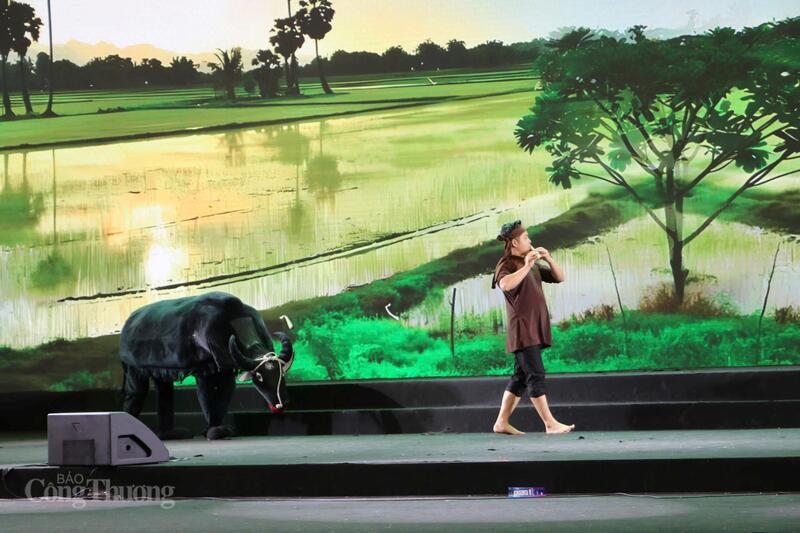 Tiết mục ngày mùa được các nghệ sĩ thể hiện sinh động