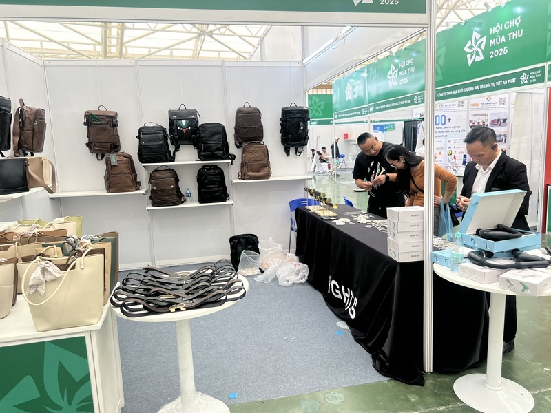 Nhiều thương hiệu, sản phẩm đồ dùng Việt Nam cũng góp mặt tại Hội chợ. Ảnh: Thanh Thảo