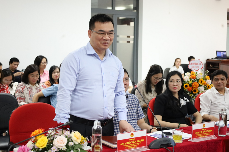 TS. Đỗ Văn Quân - Phó Viện trưởng Viện Kinh tế - Xã hội và Môi trường Trưởng đoàn chia sẻ tại buổi thảo luận.