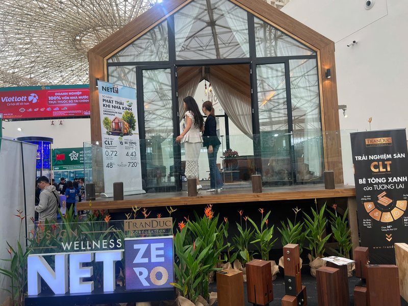 Những thương hiệu nhà nghỉ dưỡng, nhà di động cũng góp mặt tại Hội chợ, nhận được sự quan tâm của nhiều khách hàng. Ảnh: Thanh Thảo