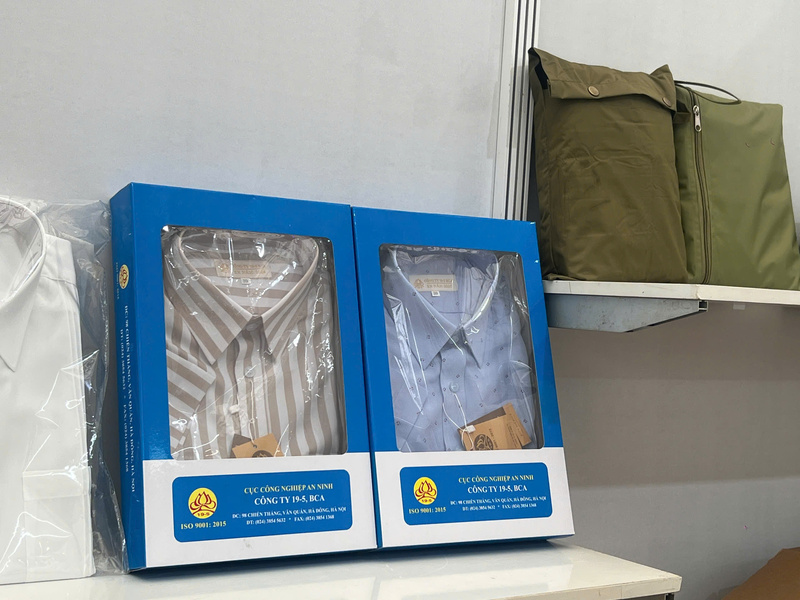 Những sản phẩm “lần đầu tiên xuất hiện” của Công ty 19/5 - Cục Công nghiệp An ninh - Bộ Công an cũng góp mặt tại Hội chợ. Ảnh: Thanh Thảo