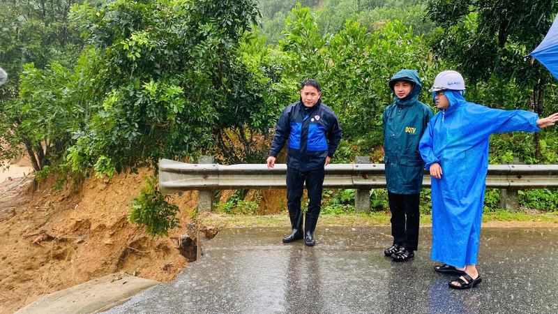 Sạt lở từ phía đầu nguồn khiến nước đổ xuống, cuốn trôi hoàn toàn ngôi nhà vợ chồng anh Hồng. Ảnh: Nguyễn Dương