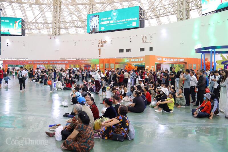 Phân khu ‘Tinh hoa văn hóa Việt và Điểm hẹn giao thương’ thu hút đông đảo người dân và du khách đến tham quan