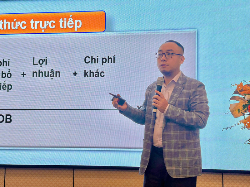 Ông Hoàng Đức Minh, chuyên viên Phòng Xuất xứ hàng hóa, Cục Xuất nhập khẩu, Bộ Công Thương chia sẻ tại hội thảo.