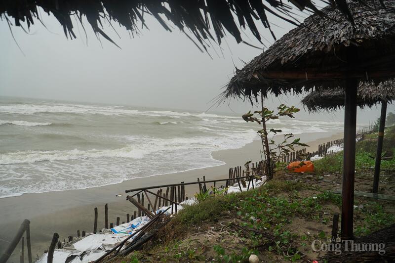 Các khu du, điểm du lịch ven biển An Bàng xơ xác do mưa lớn và sạt lở