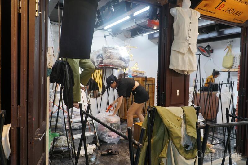 Người dân chủ động kê cao đồ đạc