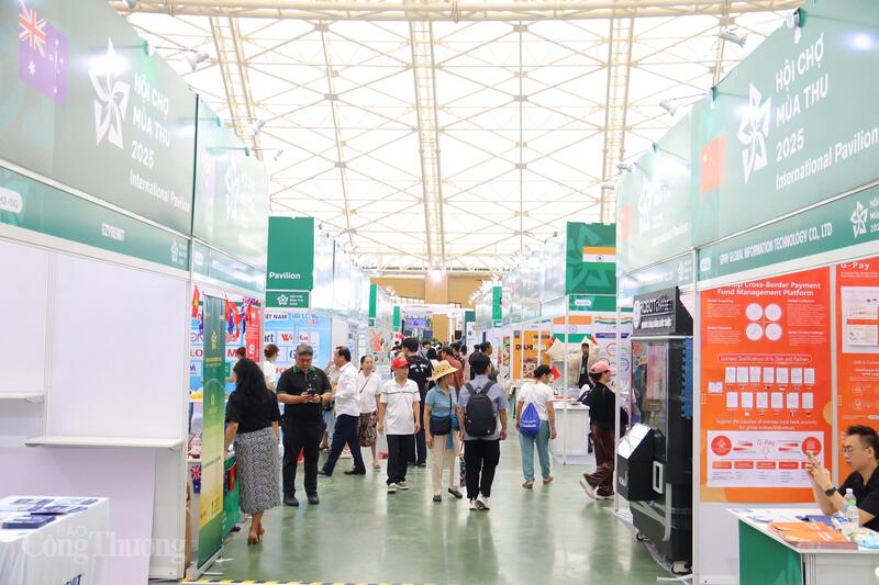 Hội chợ Mùa Thu lần thứ nhất - 2025 có chủ đề "Kết nối con người với sản xuất, kinh doanh" diễn ra từ ngày 25/10 đến 4/11 tại VEC. Ảnh: Thanh Tuấn