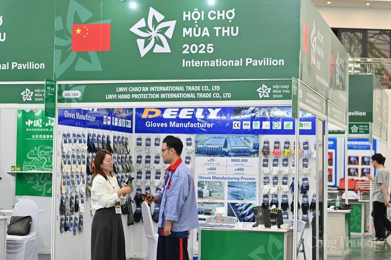 Hội chợ Mùa Thu lần thứ nhất - 2025 có sự tham gia của các nhà mua hàng tên tuổi, quốc tế, góp phần thúc đẩy hợp tác giao thương