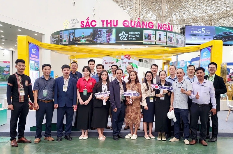 Tham gia Hội chợ Mùa Thu lần thứ nhất - 2025, BSR cùng nhiều đơn vị, cơ quan của tỉnh Quảng Ngãi đã đem đến nhiều sản phẩm độc đáo, góp phần quảng bá thương hiệu và các sản phẩm chủ lực của Quảng Ngãi (ẢNh BSR)