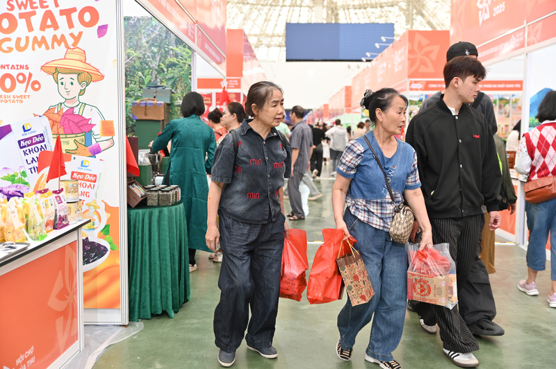 Sức mua mạnh mẽ tại Hội chợ Mùa Thu lần thứ nhất - 2025 - 8