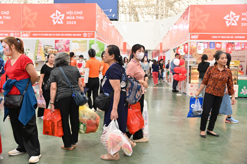 Sức mua mạnh mẽ tại Hội chợ Mùa Thu lần thứ nhất - 2025 - 12