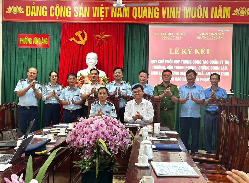 Ký kết quy chế phối hợp giúp cụ thể hóa trách nhiệm và quyền hạn của mỗi bên trong công tác quản lý thị trường. Ảnh: QLTT Hà Tĩnh