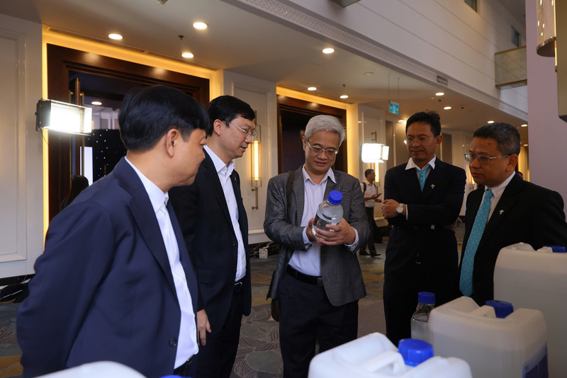 PVFCCo - Phú Mỹ đã nghiên cứu và sản xuất dòng sản phẩm DEF thương hiệu “Phú Mỹ Xanh”, dung dịch xử lý khí thải chất lượng cao, đạt tiêu chuẩn quốc tế ISO 22241 và chứng nhận SGS (Ảnh PVFCCo - Phú Mỹ)