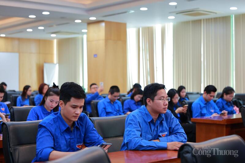 Trong không khí làm việc nghiêm túc, cởi mở và trách nhiệm, các đại biểu đã nghe báo cáo sơ kết công tác Đoàn Thanh niên và phong trào thanh niên 9 tháng năm 2025.