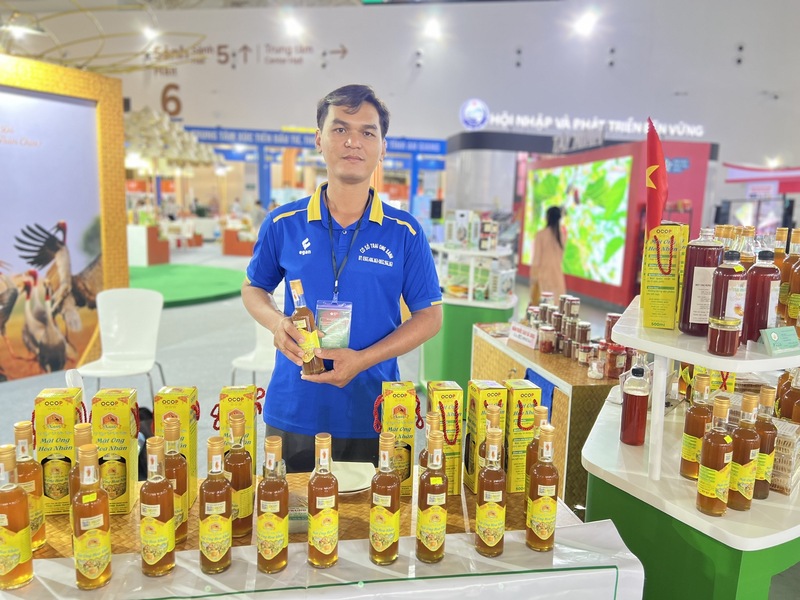 Sản phẩm mật ong hoa nhãn mang hương vị đặc trưng của miền Tây.