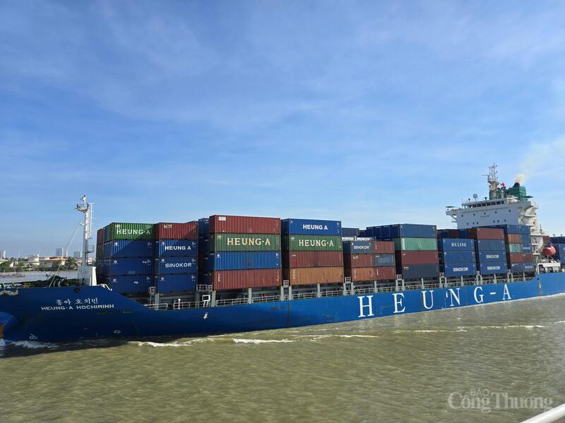 Nhờ tận dụng cơ hội từ các chính sách thương mại mới, kim ngạch xuất khẩu 3 quý đầu năm 2025 của Việt Nam tăng mạnh.