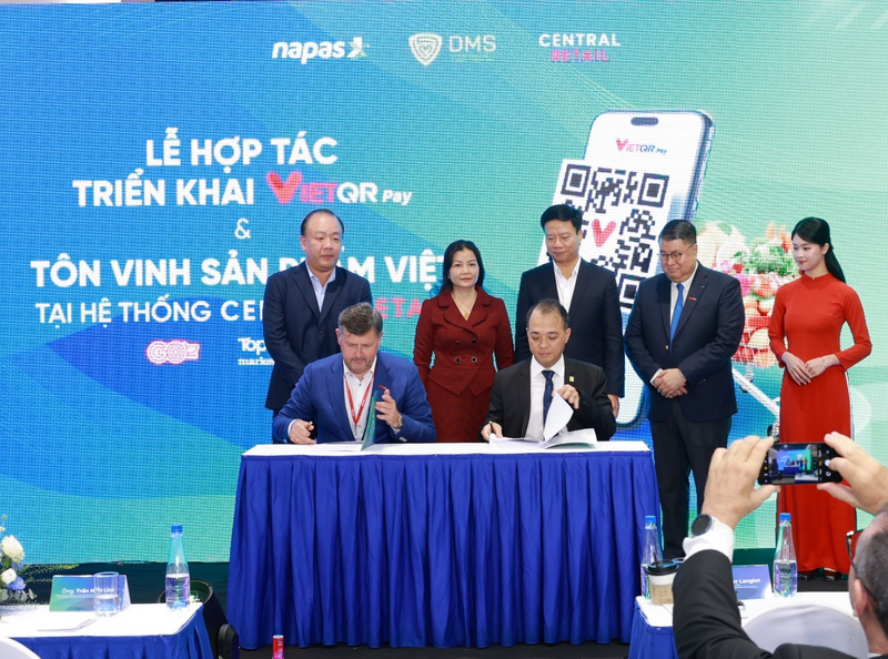 Lễ ký hợp tác triển khai VIETQRPay tại hệ thống siêu thị thuộc tập đoàn Central Retail Việt Nam