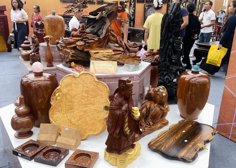 Vẻ đẹp của các sản phẩm mỹ nghệ từ gỗ quý