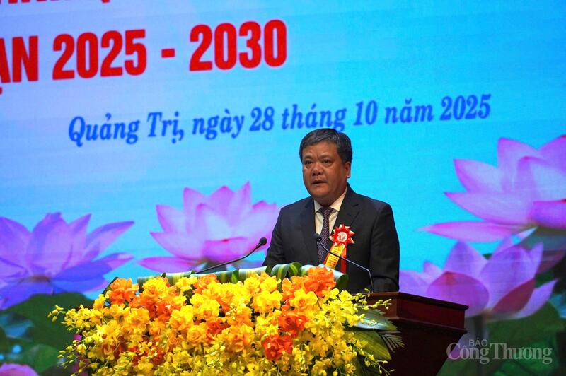 Chủ tịch UBND tỉnh Quảng Trị ông Trần Phong phát biểu tại Đại hội